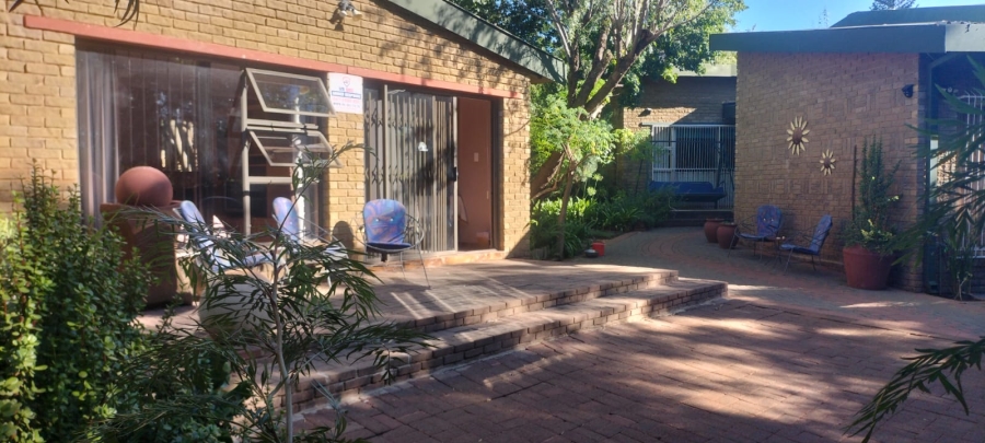 5 Bedroom Property for Sale in Langenhovenpark Free State